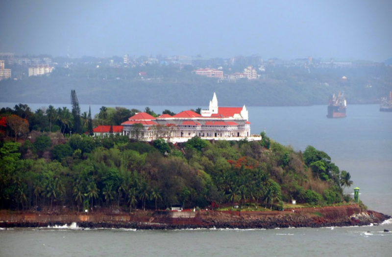 Raj Bhawan Sightseeing from a Yacht in Goa